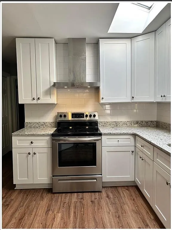 3 bed, 2.0 bath, 1630 sqft, $3,000 — Photo 2