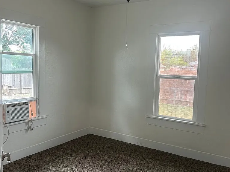 1407 E St — Photo 14