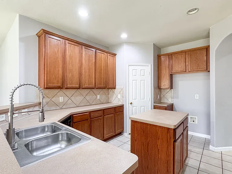 1212 Maple Terrace Dr — Photo 9