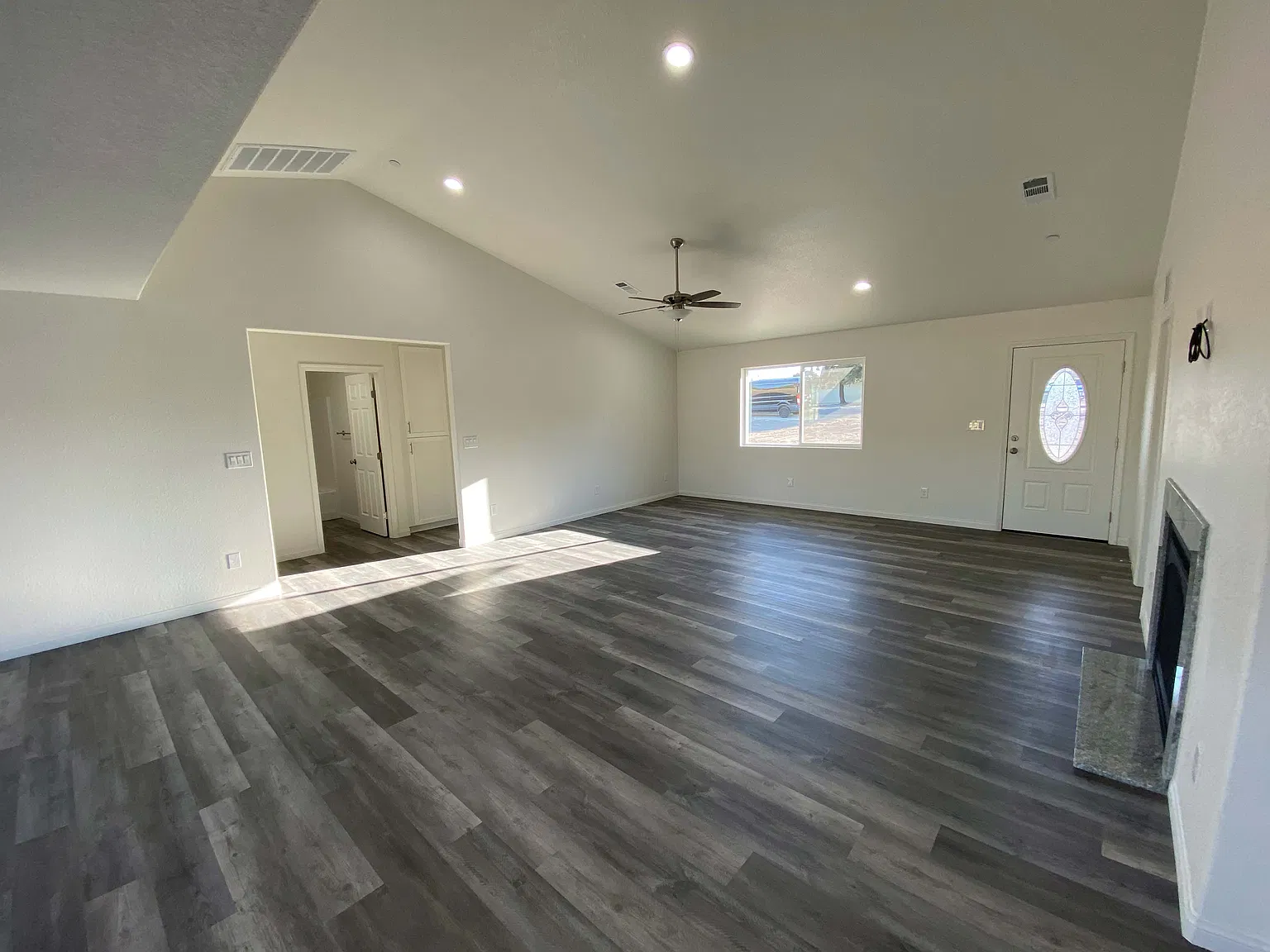 3 bed, 2.5 bath, 1904 sqft, $2,000 — Photo 3