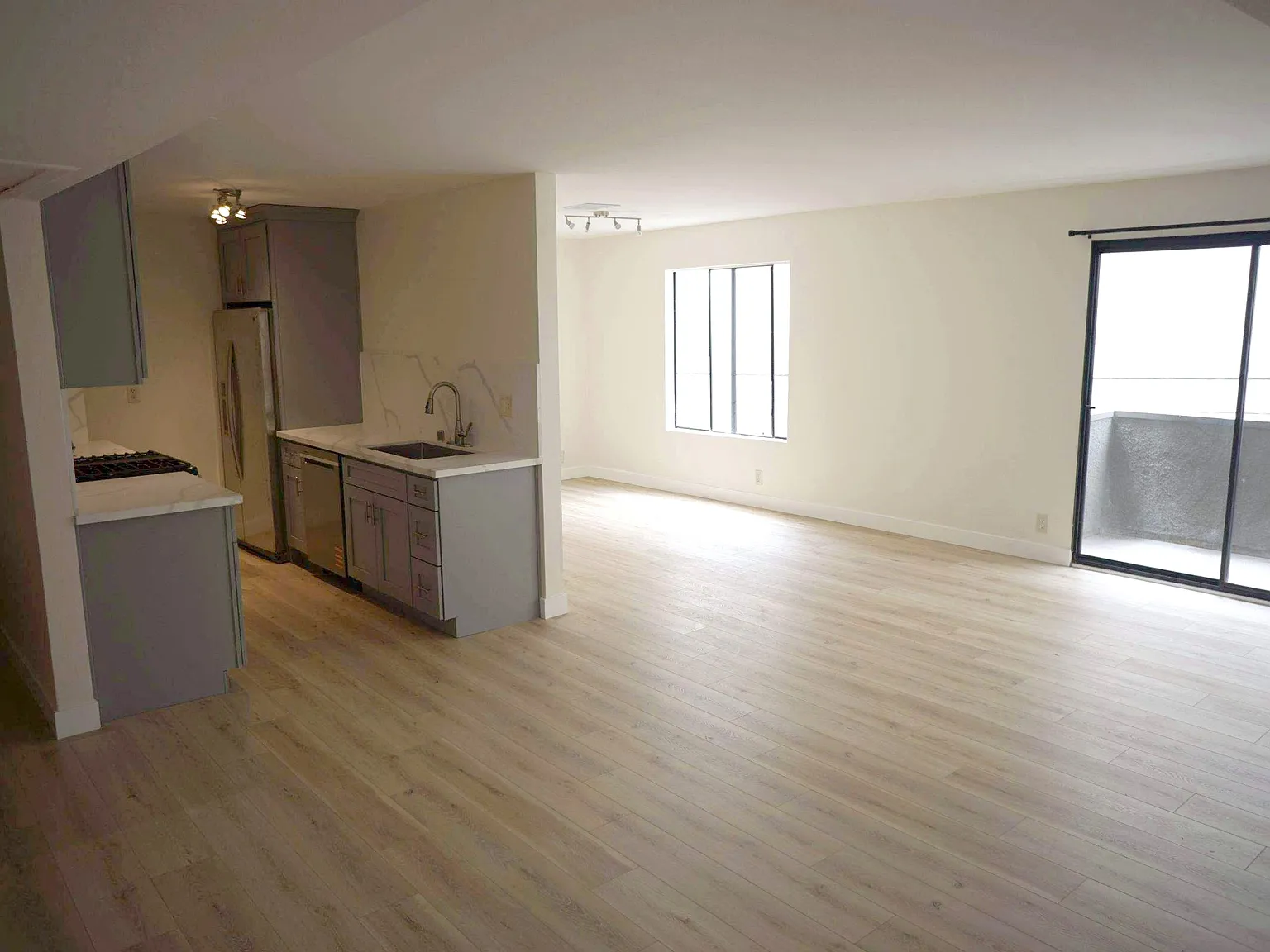 2 bed, 1082 sqft, $3,500 — Photo 3
