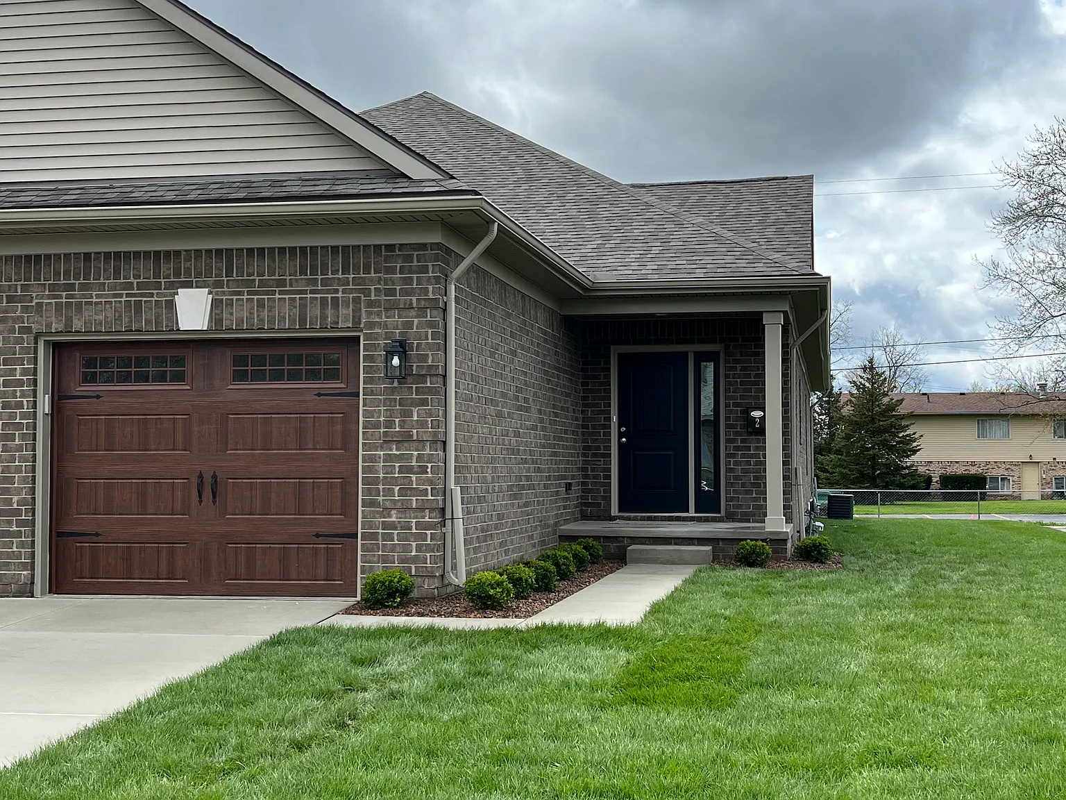 2 bed, 1350 sqft, $2,200 — Photo 3