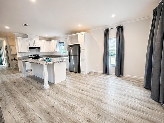 2nd image of 124 Meadow Ln