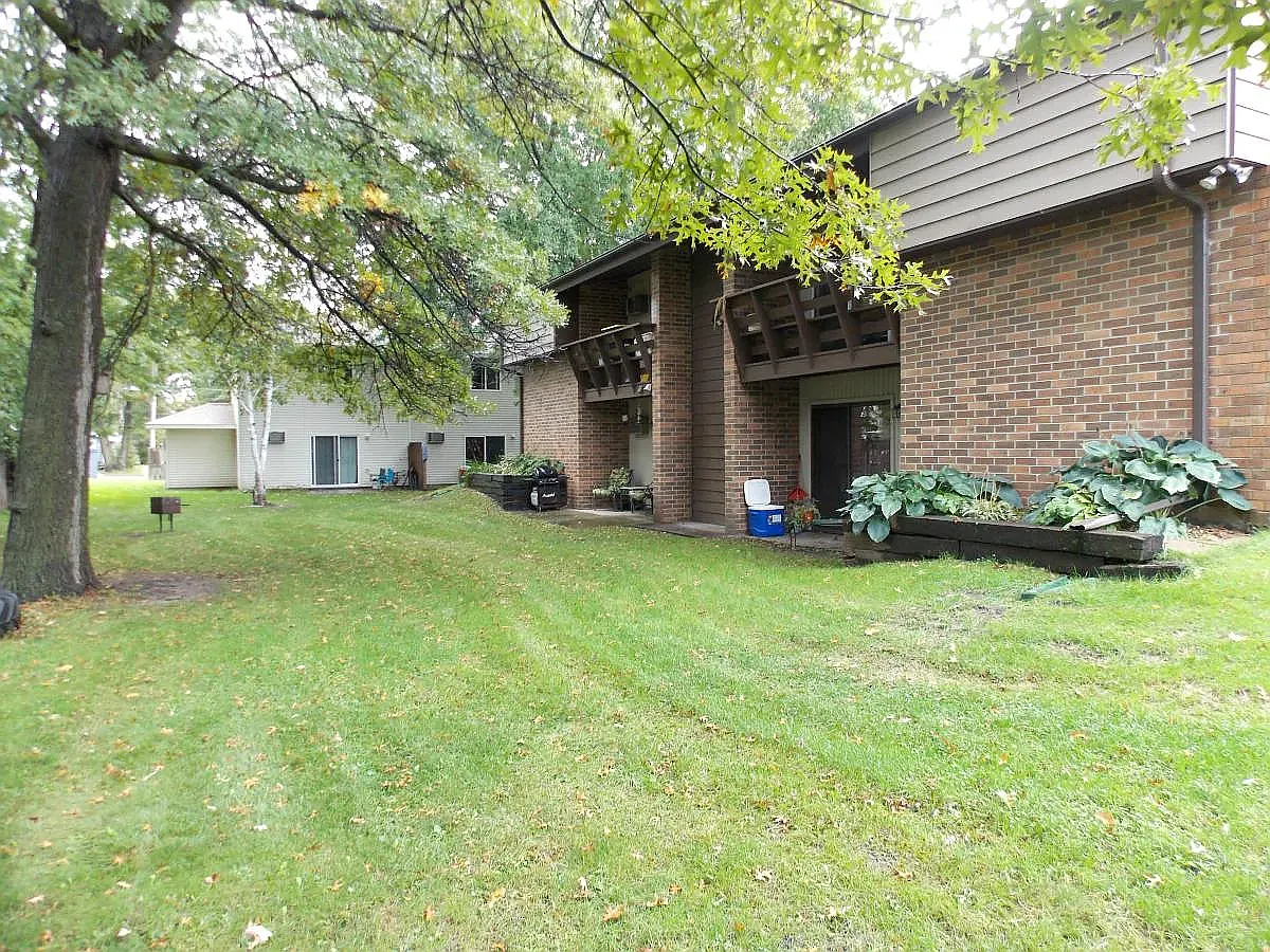 2 bed, 850 sqft, $895 — Photo 2