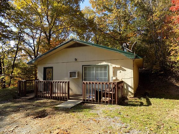 3rd image of 332 Beaver Ln