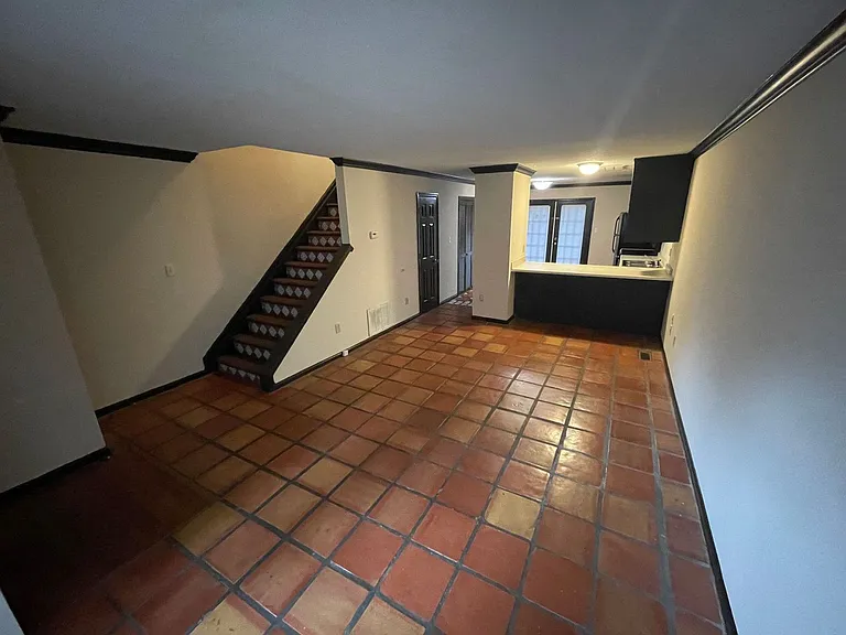 425 Peabody St — Photo 3