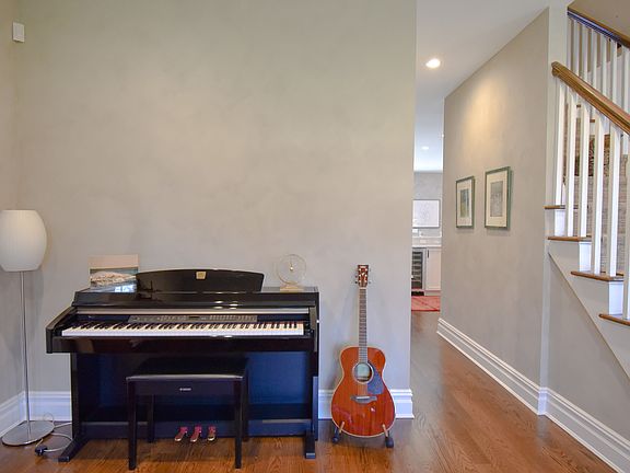 5th image of 46 Woodland Ave
