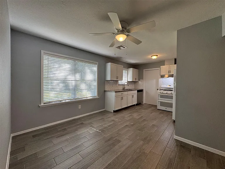 514 Bertloma St — Photo 8