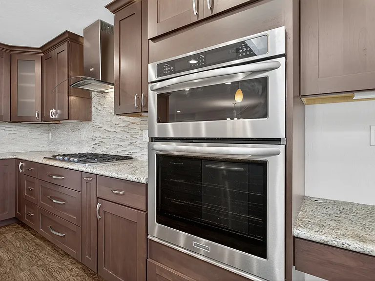 899 Ebbets Dr — Photo 8