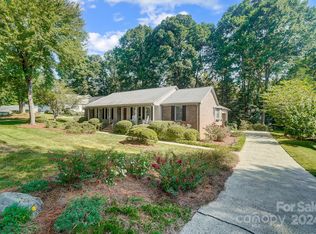 7017 Cool Springs Ln, Charlotte, NC 28226
