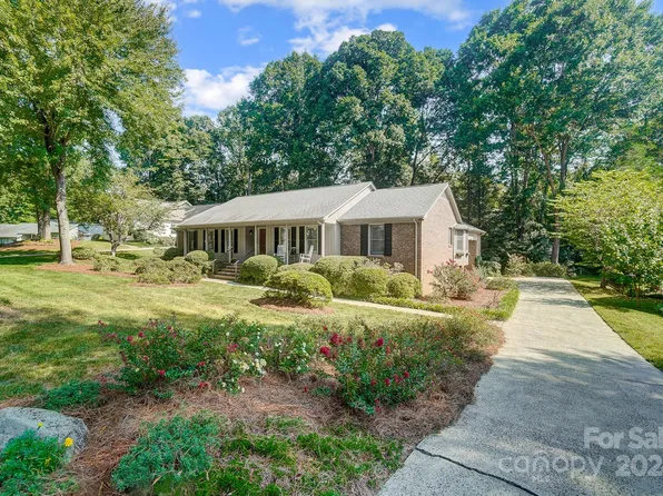 7017 Cool Springs Ln, Charlotte, NC 28226