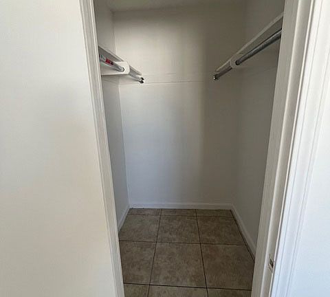5th image of 3867 Potomac Ave #18