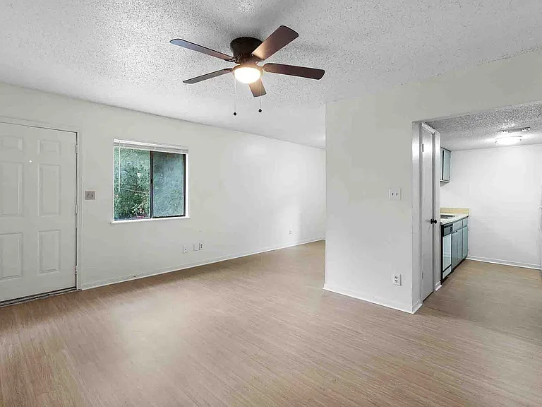 Chestnut Place Apartments — Photo 3