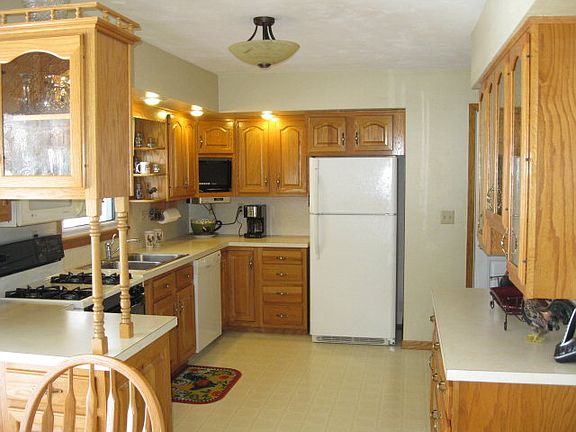 5th image of 10915 Eastview Ave