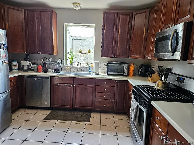 45 Ley St — Photo 10