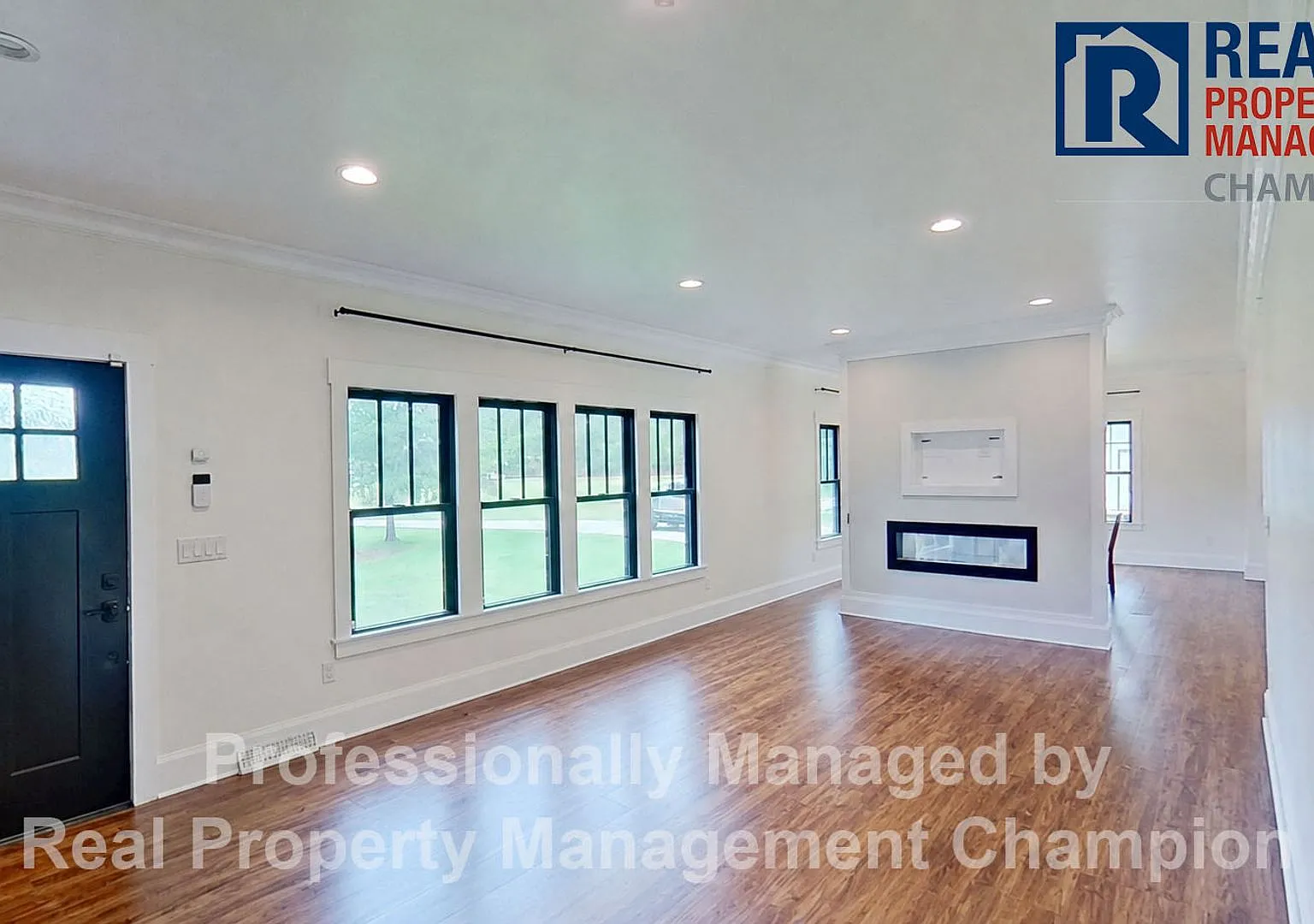 Stunning 4 BD/3 BA Fully Renovated Home on 6 Acres w/Pond — Photo 2