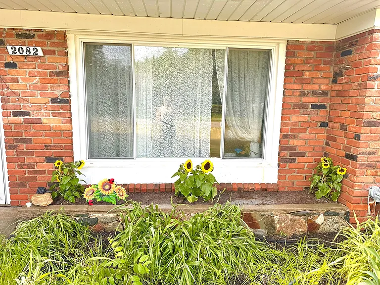 2082 Lakeshire Dr — Photo 25