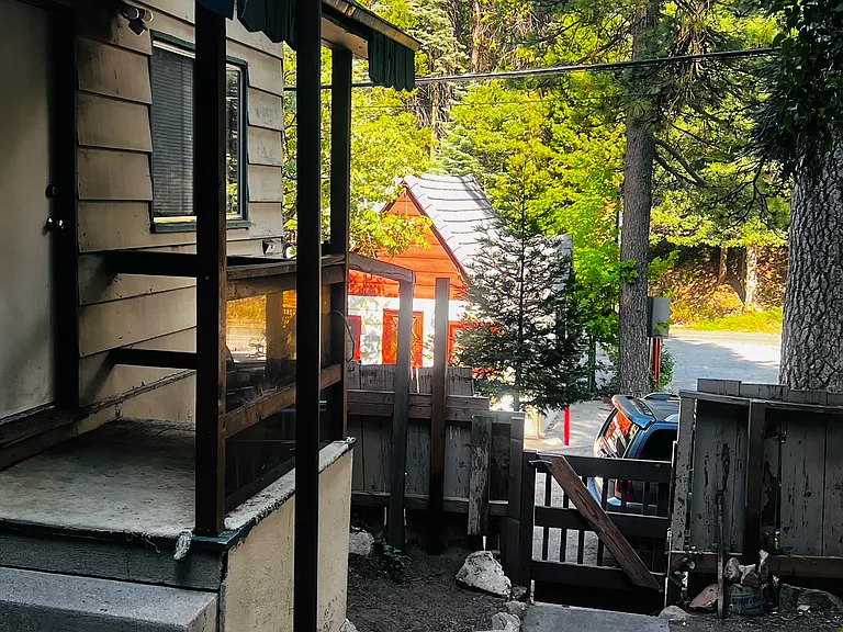 Acorn Ln — Photo 2