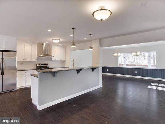 3rd image of 29602 Dogwood Cir