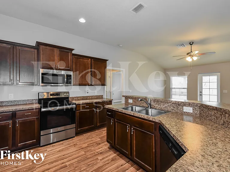 2716 NW 3rd Ave — Photo 7