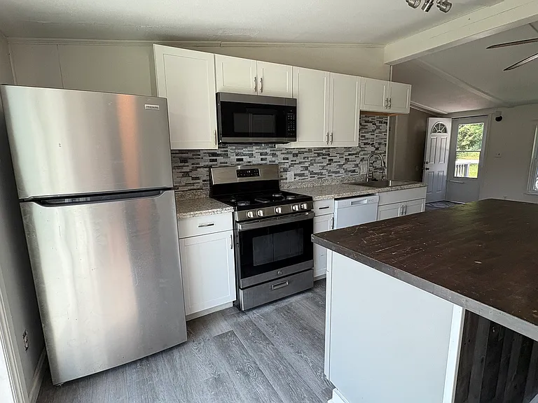 324 S Meridian Rd — Photo 8