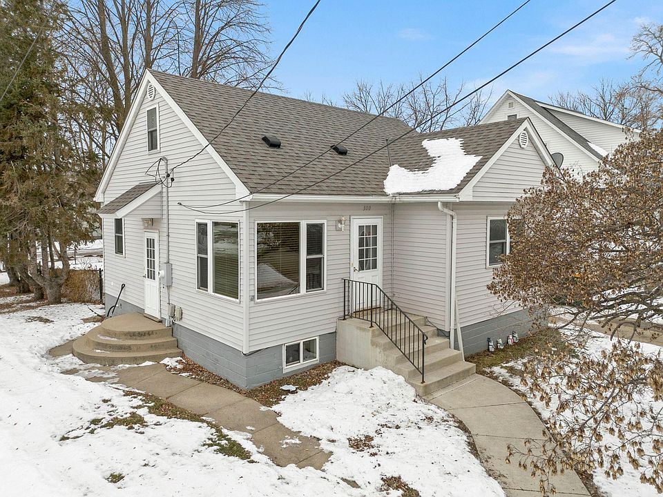 1st image of 300 3rd St SW