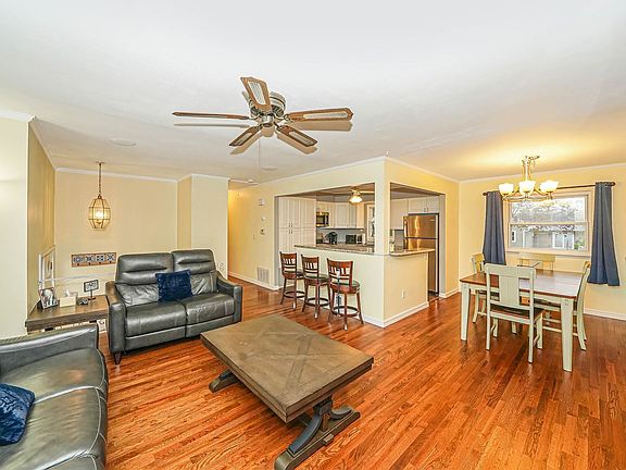4th image of 139 Circle Dr S