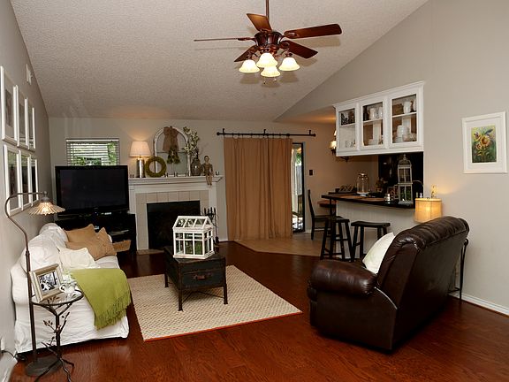 3rd image of 705 Southoak Dr