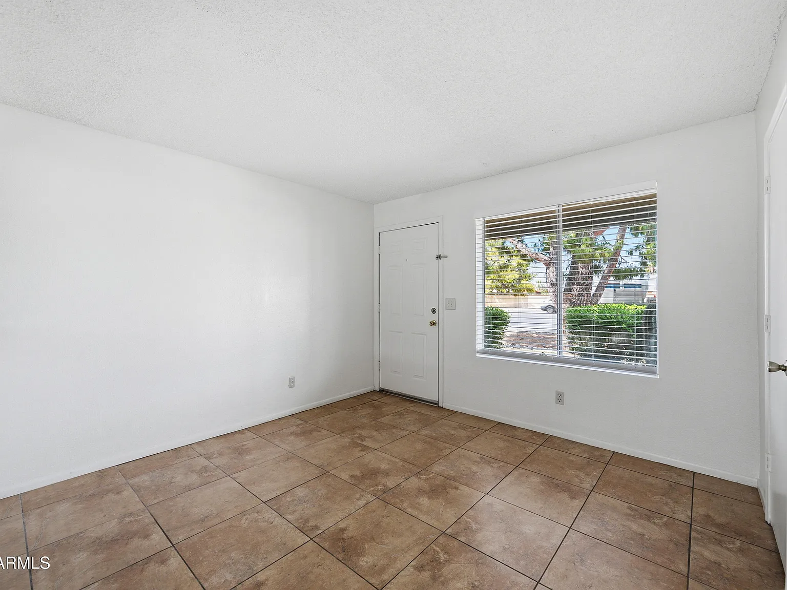 2 bed, 2.0 bath, 817 sqft, $1,095 — Photo 2