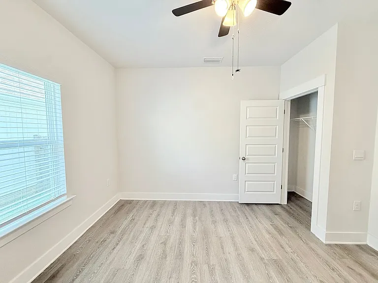 5733 Danbury Blvd — Photo 12