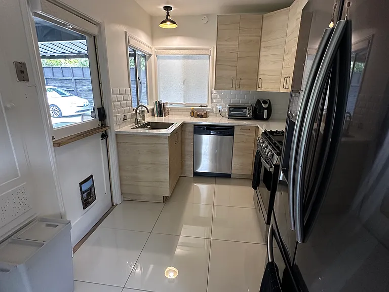 6752 Mulholland Dr — Photo 18