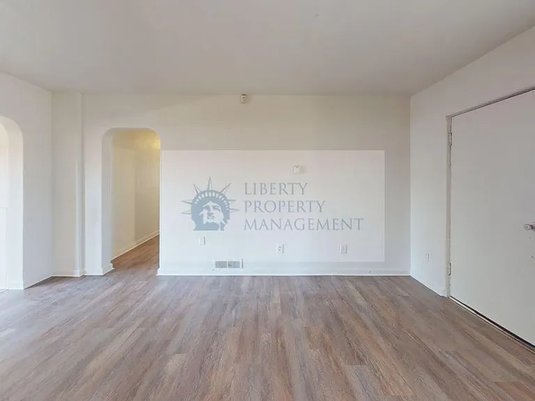 1725 W F St — Photo 3