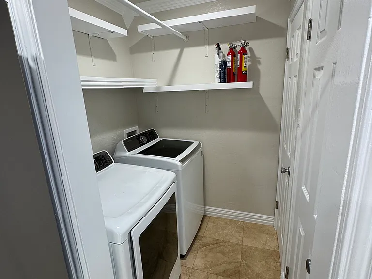1705 Hawthorne Ln — Photo 30
