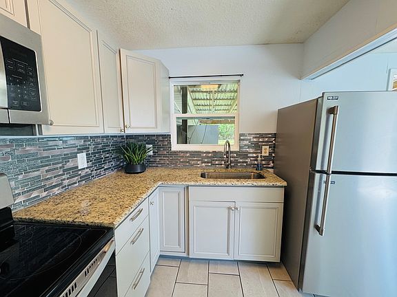 5th image of 1683 Fricke Ave