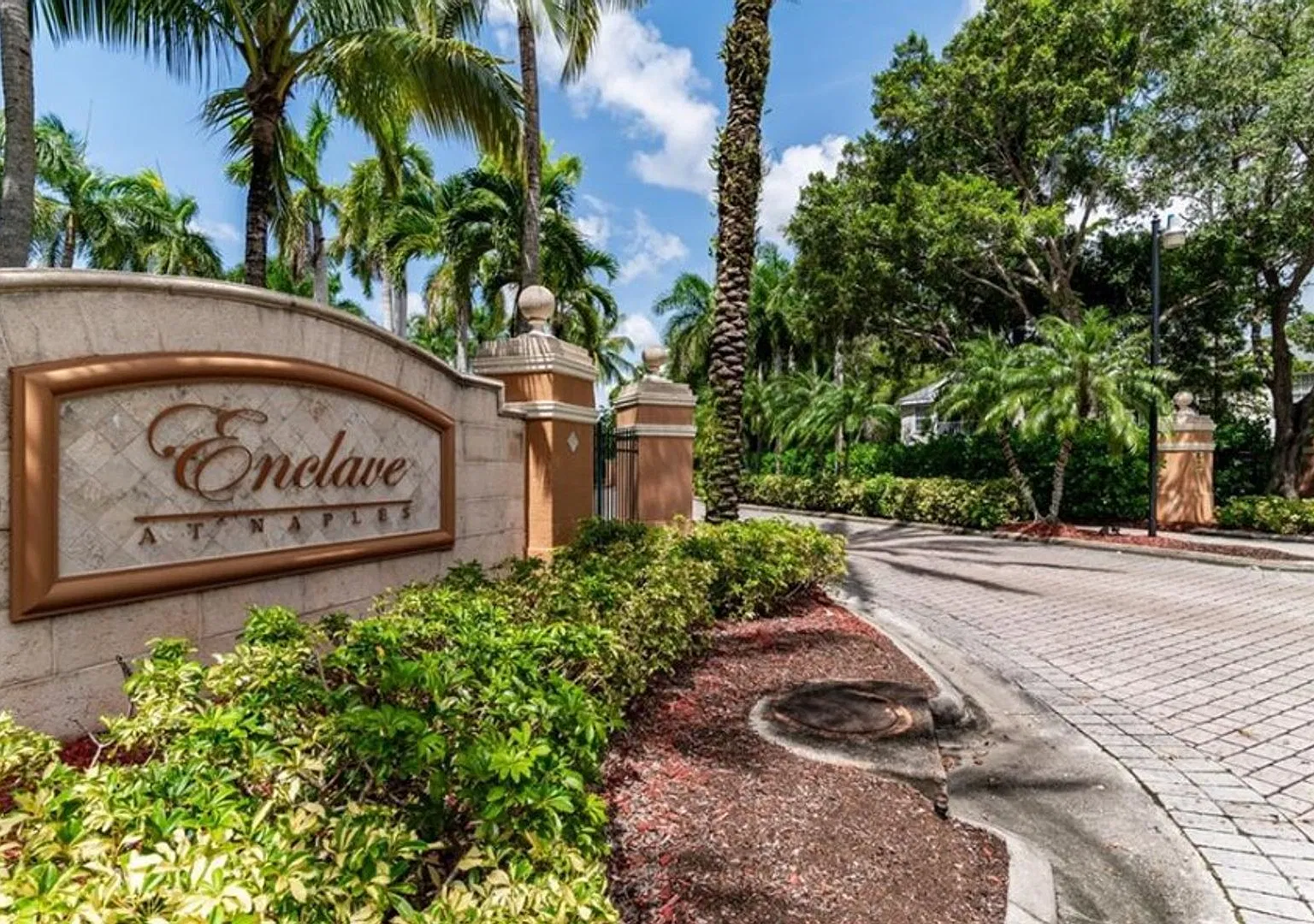 * The Enclave Naples ** Gated Community ** Wonderful Amenities ** 2 Bedroom\2 Bath First Floor Co... — Photo 2