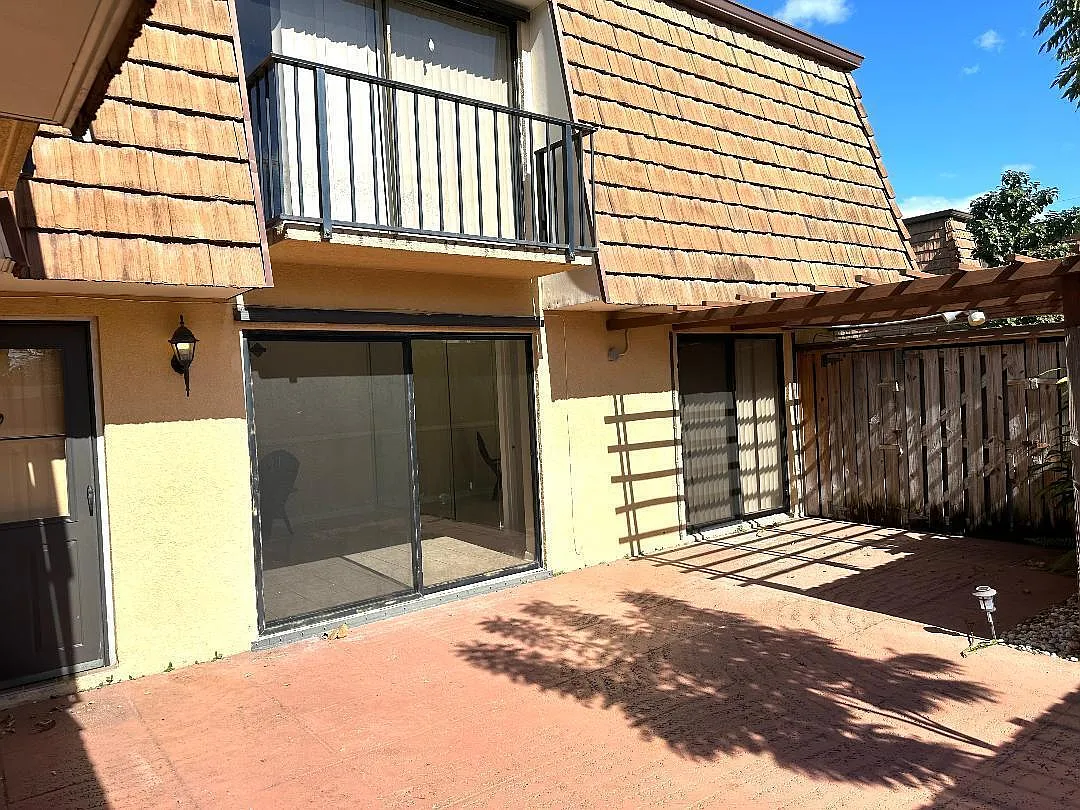 Building Photo - 1006 10th Ln