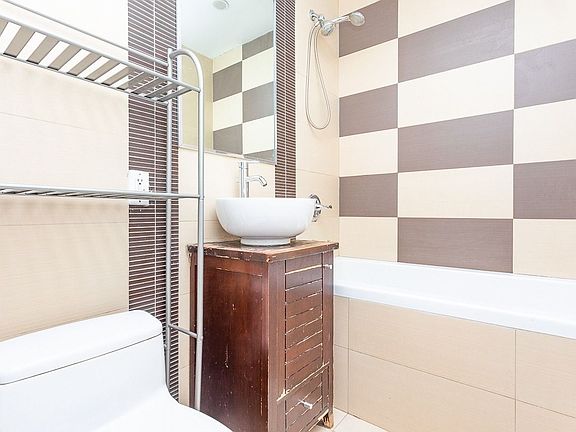 2nd image of 1058 Bergen St #6H