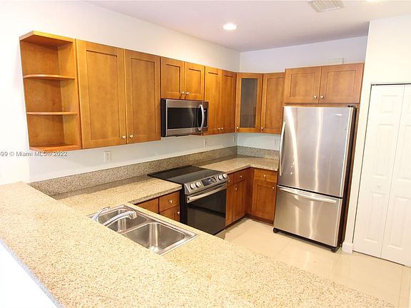 5th image of 10703 NW 76th Ln #10703