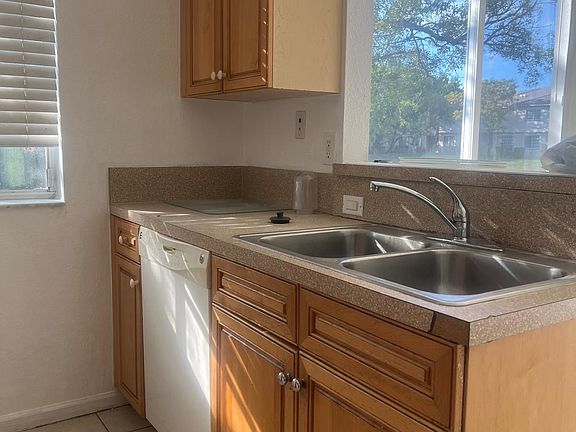 4th image of 969 Abaco Ln