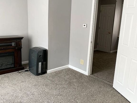 2nd image of 403 1/2 W Walnut St #514