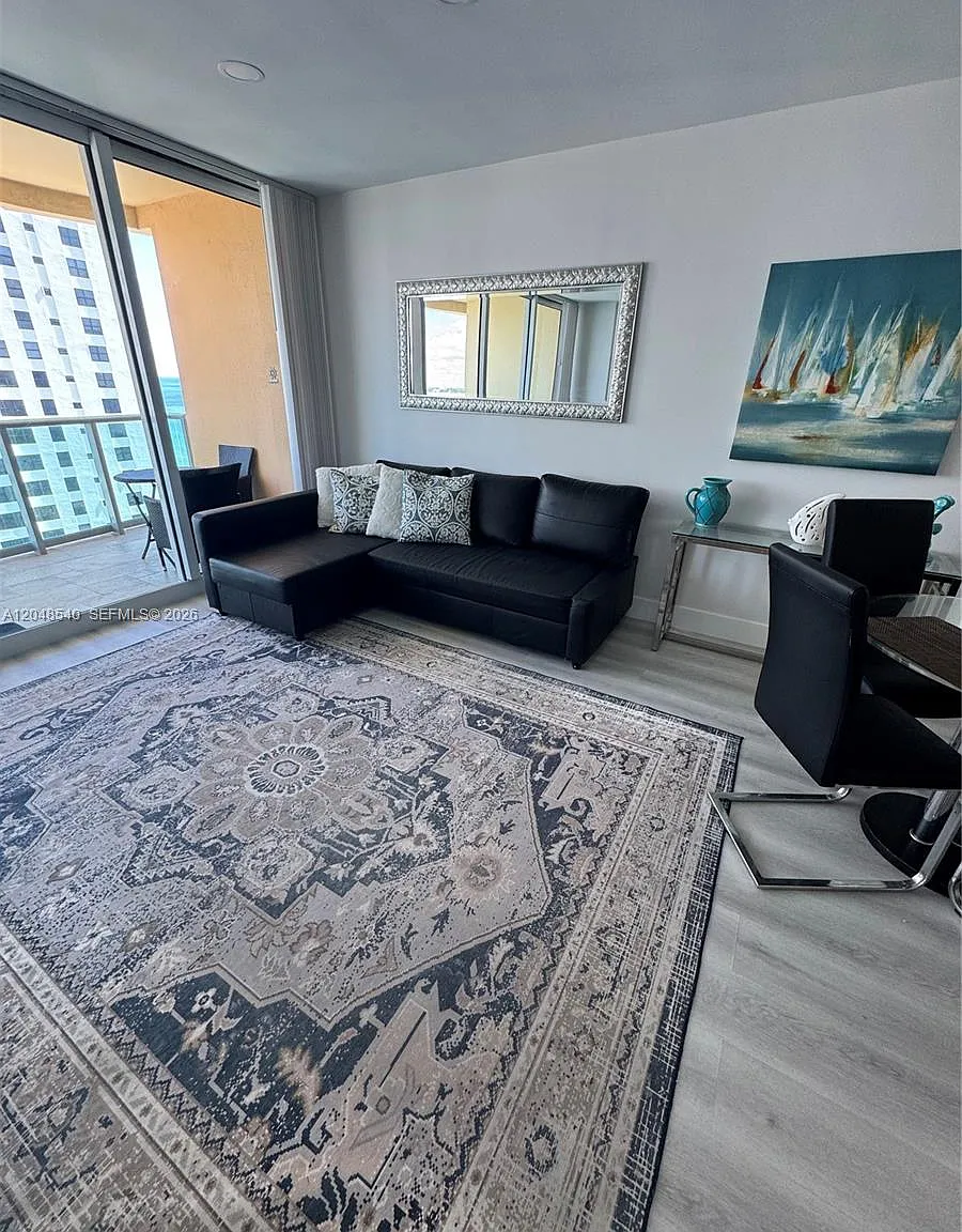 Wave Condo — Photo 3