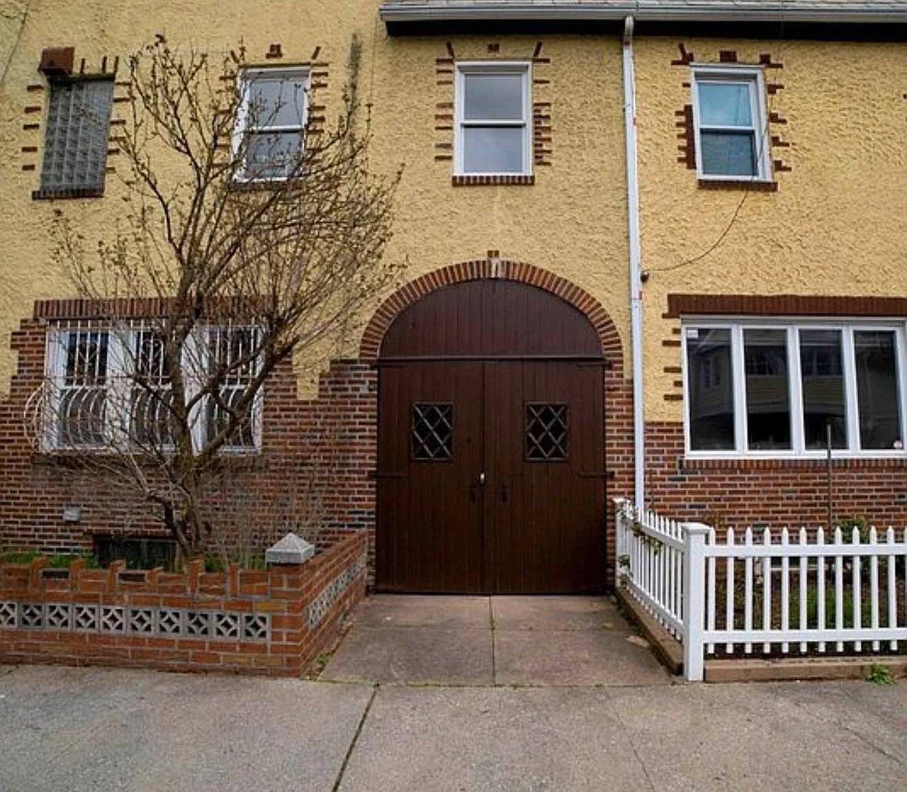 621 East 26th Street — Photo 2