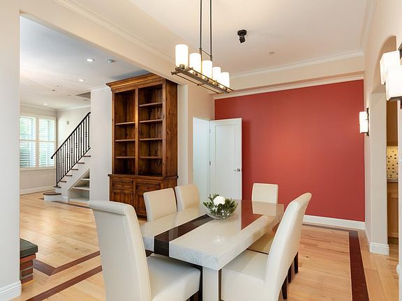 5th image of 700 E Union St Unit 104