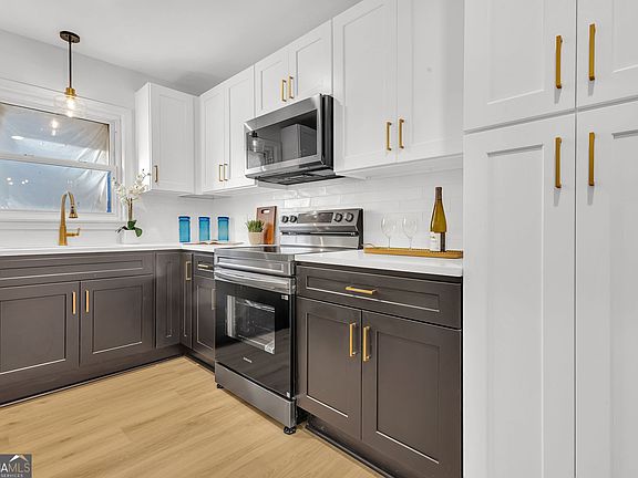 5th image of 2093 Wildrose Dr