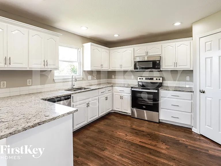 904 E Madelyn Dr — Photo 7