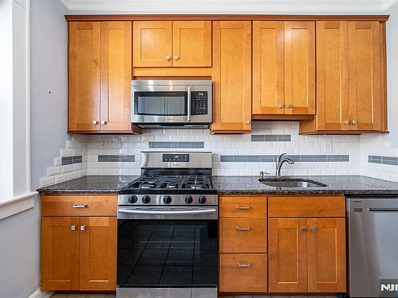 4th image of 82 Hackensack St APT 3