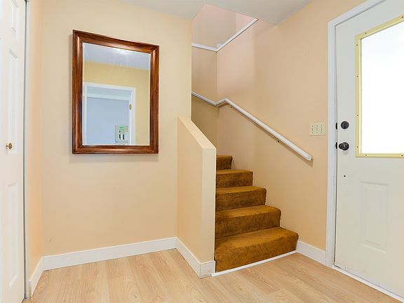 4th image of 9496 209b Cres