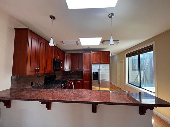 2nd image of 2525 California St APT 404