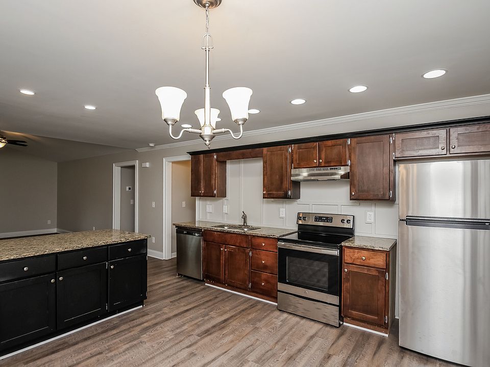1st image of 15 Camden Woods Dr NW