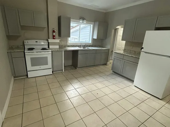 150 S Main St APT 1, Newport, NH 03773